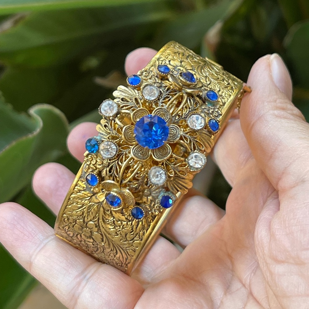 Vintage blue crystal glass etched gold tone wide hinged cuff bangle bracelet - Picture 1 of 6